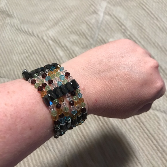 Women’s Magnetic beaded wrap bracelet - Picture 2 of 4